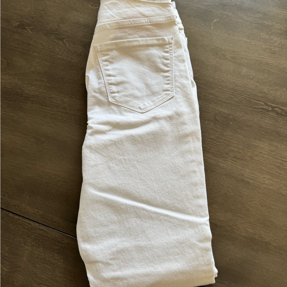 Old Navy Women's White Straight Leg Jeans - Picture 4 of 5